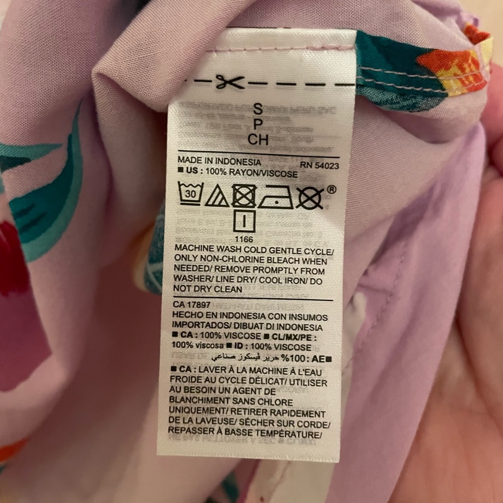 ๐3 for $15๐ Old Navy Floral Tank - Picture 3 of 4